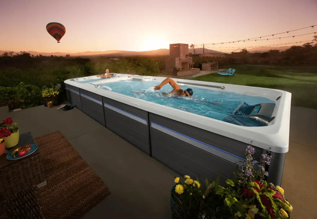EP_FitnessSystems_2023_E2000_AlpineWhite_Gray_Lifestyle_Wide_Balloon_02