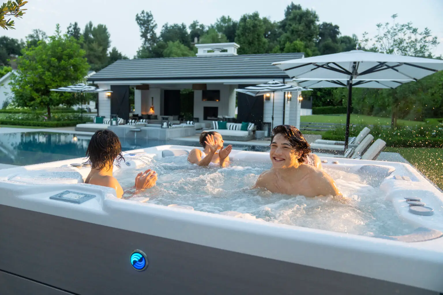 HSS-2025-Highlife-Grandee-AlpineWhite-BrushedNickel-Sunset-Lifestyle_8363-Edit