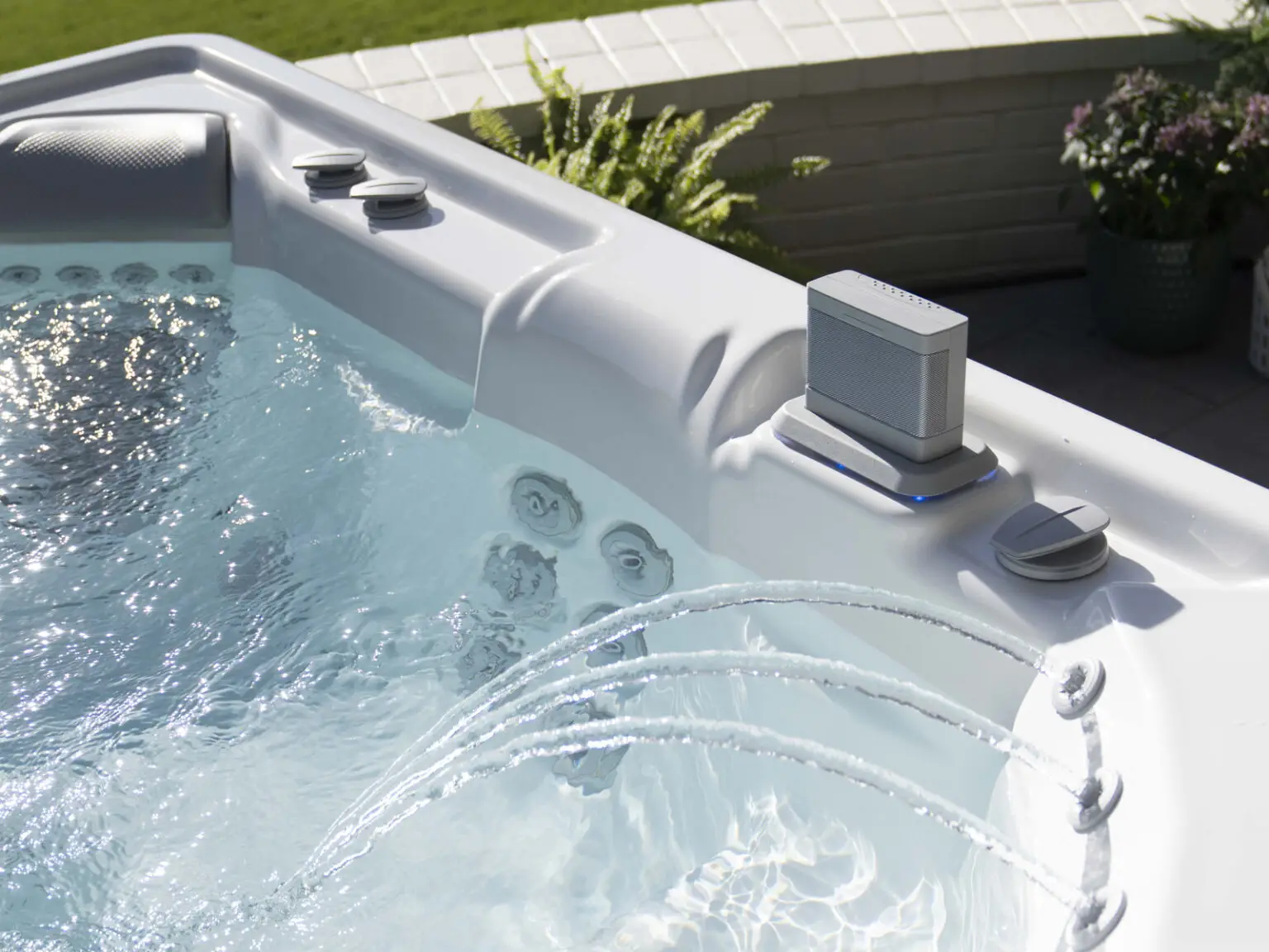 hot-spring-highlife-vanguard-waterfall-speaker-2024